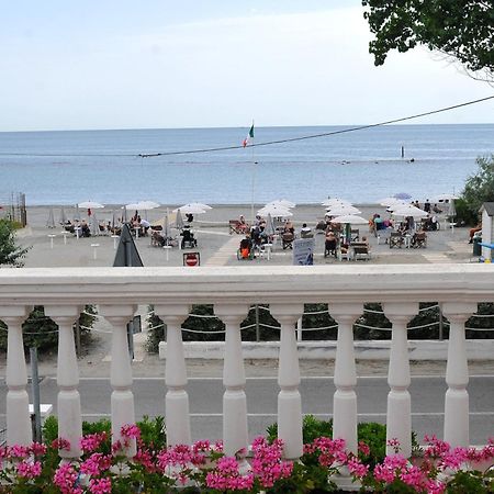 Hotel Stella - Casa Per Ferie Bellaria-Igea Marina Esterno foto