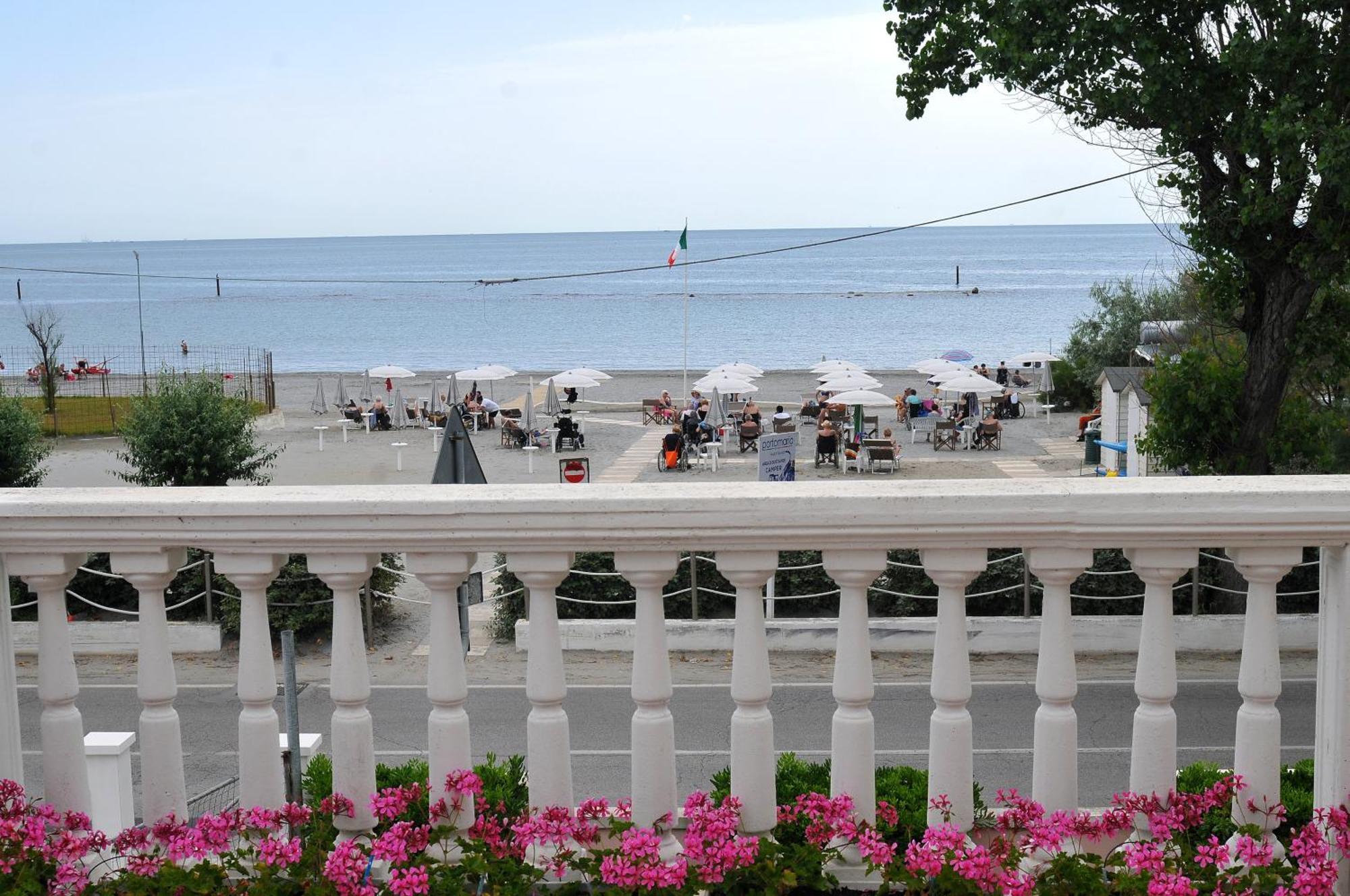 Hotel Stella - Casa Per Ferie Bellaria-Igea Marina Esterno foto